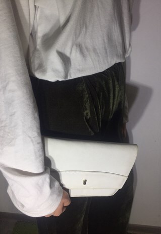 VINTAGE 80 UNIQUE BEAUTIFUL WHITE CLUTCH