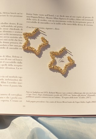 TEXTURED GOLD STAR EARRINGS
