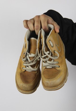 VINTAGE NIKE 90'S TAN BOOTS