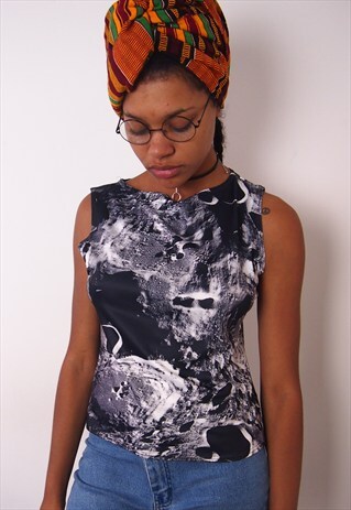 MONOCHROME MOON PLANET PRINT TOP