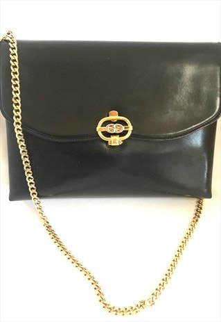 Vintage Gucci black chain shoulder bag with golden GG motif. | endappi ...