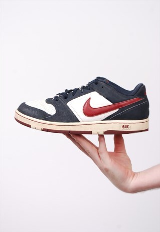 VINTAGE NIKE TRAINERS
