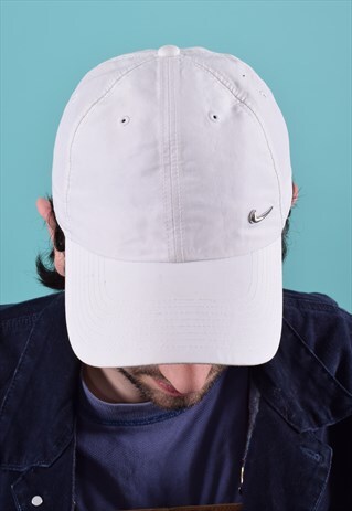 VINTAGE WHITE CAP WITH METAL SWOOSH