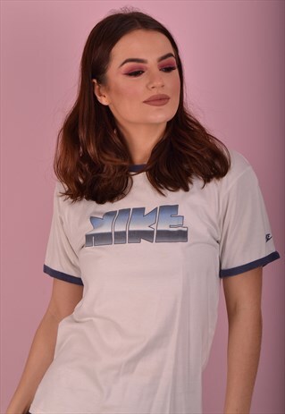 WHITE NIKE T-SHIRT GBT4204