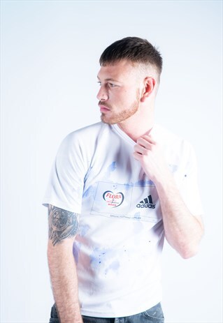 VINTAGE ADIDAS T-SHIRT IN WHITE WITH BLUE PAINT MARKS