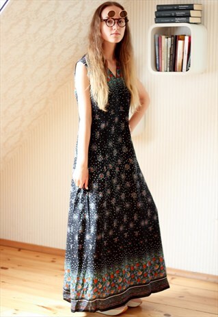 BLACK SLEEVELESS DITSY FLORAL DRESS