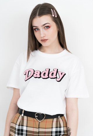 DADDY WHITE GRAPHIC T-SHIRT WITH BABY PINK PRINT