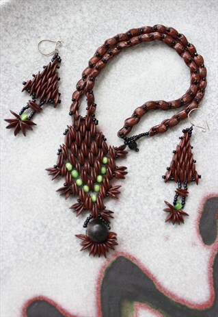 BROWN BEADED NECKLACE AND EARRINGS