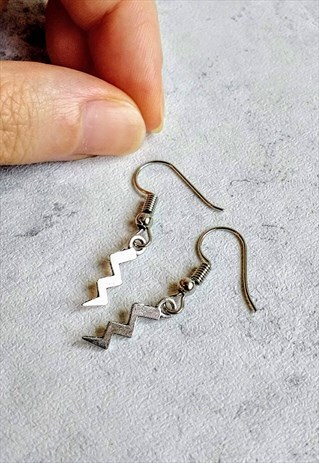 MINI LIGHTNING BOLT EARRINGS
