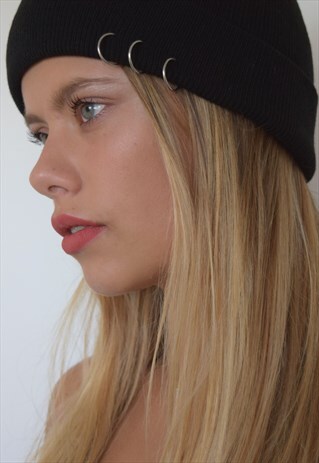 BEANIE WITH RINGS