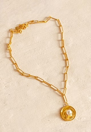 GOLD LINK CHAIN NECKLACE WITH PEARL COIN PENDANT