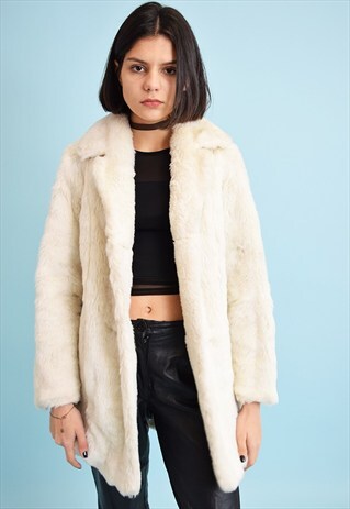 VINTAGE 70'S OVERSIZED WHITE FAUX FUR COAT