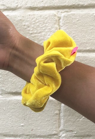 SUNNY YELLOW VELOUR HAIR SCRUNCHIE