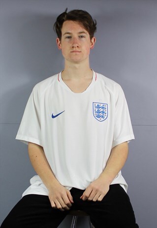 VINTAGE NIKE ENGLAND FOOTBALL SHIRT IN WHITE WITH EMBROIDERE