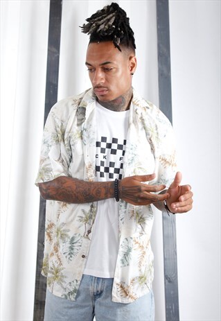 VINTAGE 90S WHITE HAWAIIAN PRINT SHIRT. UNISEX. FESTIVAL.
