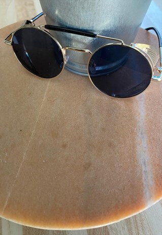 GOLD FRAME BLACK LENSE RETRO SUNGLASSES