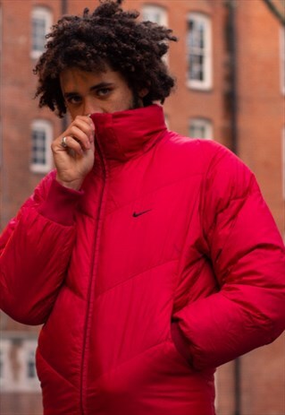VINATGE NIKE PUFFER JACKET IN RED