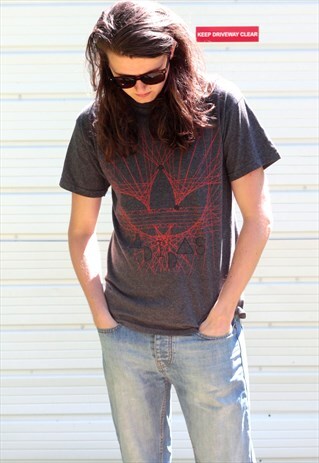 VINTAGE ADIDAS T-SHIRT