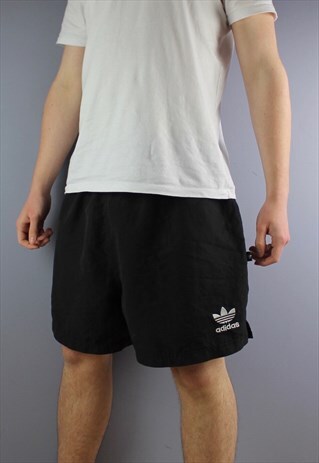 VINTAGE ADIDAS SHORTS IN BLACK WITH POCKETS, A EMBROIDERED L