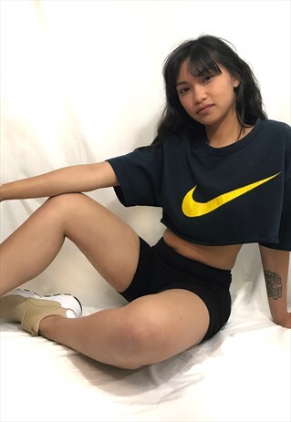 VINTAGE NIKE NAVY CROPPED TOP