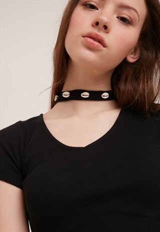 T-SHIRT WITH COWRIE SHELL CHOKER - BLACK