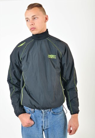 VINTAGE UMBRO OVERHEAD SHELL JACKET IN BLACK