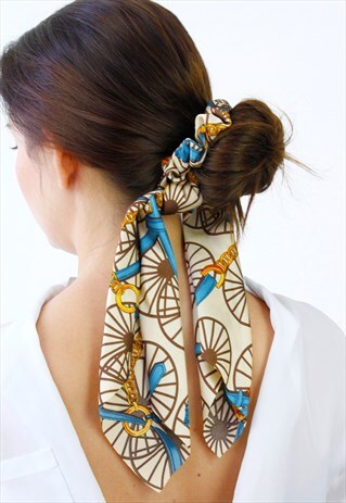CREAM & BLUE CHAIN PRINT SCRUNCHIE HAIR BAND TIE