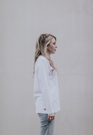 HEAVYWEIGHT LONG SLEEVE LOGO T-SHIRT IN WHITE