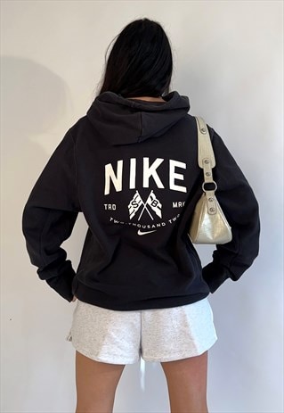 VINTAGE NIKE SB SPELL OUT BLACK & WHITE DRAWSTRING HOODIE