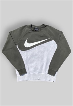 Nike Centre Swoosh Sweatshirt in Grey and Green