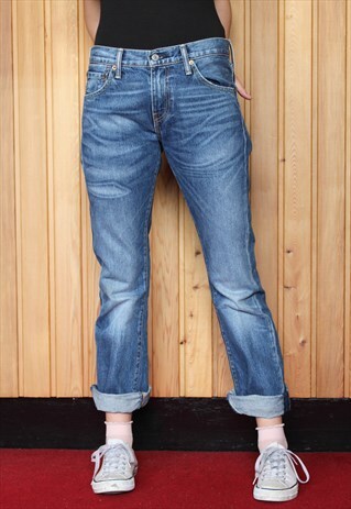 VINTAGE HIGH-WAISTED LEVI'S BLUE MOM JEANS