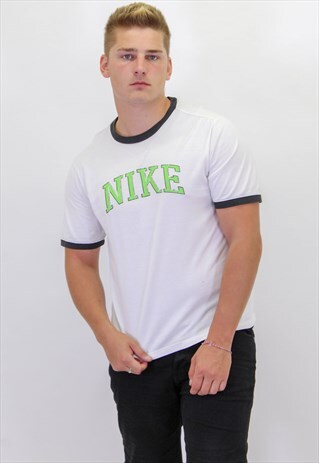 VINTAGE NIKE T-SHIRT