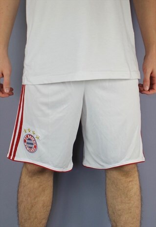VINTAGE ADIDAS FC BAYERN MUNICH SHORTS IN WHITE WITH EMBROID