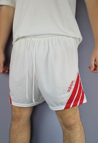 VINTAGE ADIDAS SHORTS IN WHITE WITH EMBROIDERED LOGO AND DRA