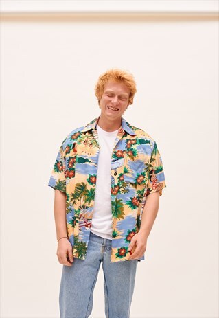 LIVELY SHIRT WITH HAWAII INSPIRED PRINTS
