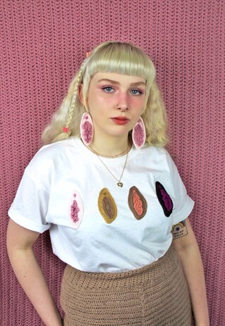 MULTIPLE VULVAS CROCHET TEE