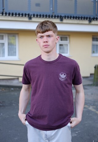 VINTAGE ADIDAS T SHIRT