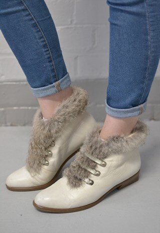 VINTAGE WHITE FUR LINED SNOW BOOTS