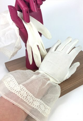 50'S VINTAGE SHORT NET GLOVES-LARGE STATMENT CUFF - WHITE