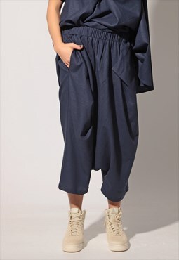 Drop crotch linen trousers in 7/8 length 