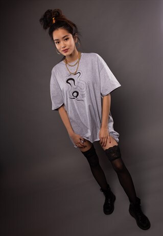 T-SHIRT IN GREY WITH SNAKE PRINT