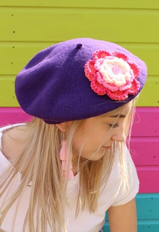 VINTAGE DARK PURPLE WOOL BERET WITH KNITTED PINK FLOWER