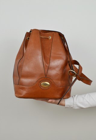 DRAWSTRING BUCKET BAG