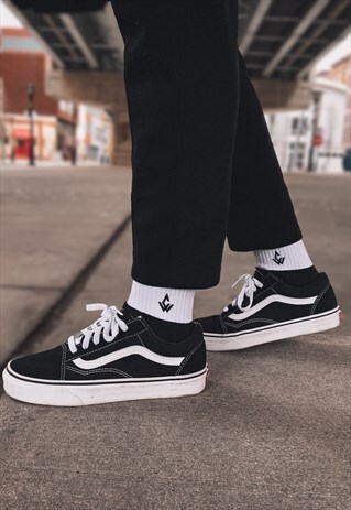 CMNLS LOGO SOCKS
