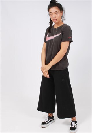 VINTAGE NIKE T SHIRT
