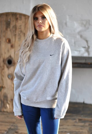 VINTAGE NIKE LOGO SWEATER