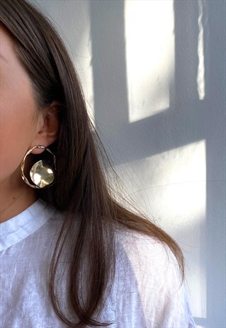 STATEMENT GOLD HOOP EARRINGS