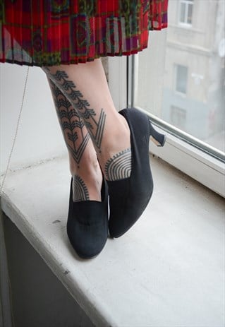 Vintage Black Pumps