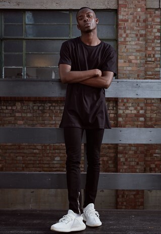 ESSENTIAL LONGLINE T-SHIRT - BLACK