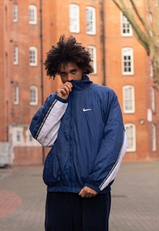 VINTAGE 90S NIKE LOGO TRACKSUIT JACKET IN NAVY AND WHITE